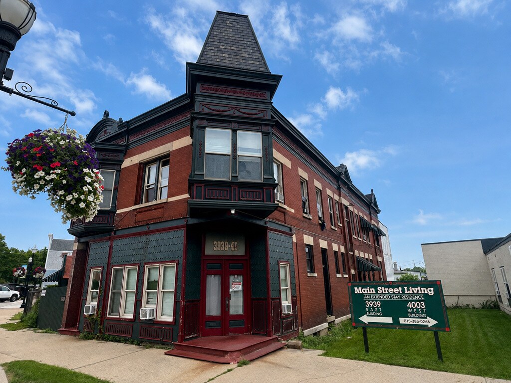 3937-3939 Main St, McHenry, IL à vendre Photo du bâtiment- Image 1 de 7