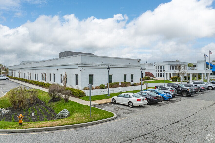 4041 Ogletown Rd, Newark, DE à vendre - Photo du bâtiment - Image 2 de 6