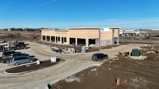 More details for 10100 Plum Dr, Urbandale, IA - Retail for Lease