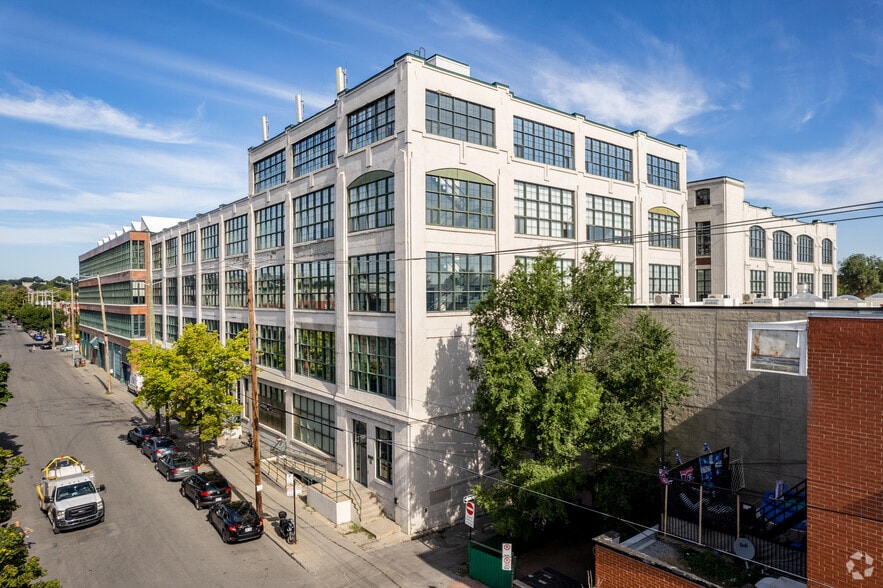 2030-2050 Boul Pie IX, Montréal, QC à louer - Photo du bâtiment - Image 2 de 12