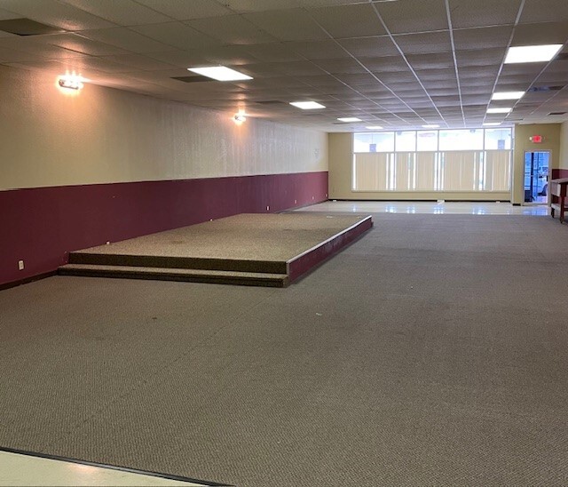 110-114 W Commercial St, Charleston, MO for lease - Interior Photo - Image 2 of 9