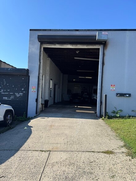 52-56 Elwood Ave, Newark, NJ for lease - Building Photo - Image 2 of 16