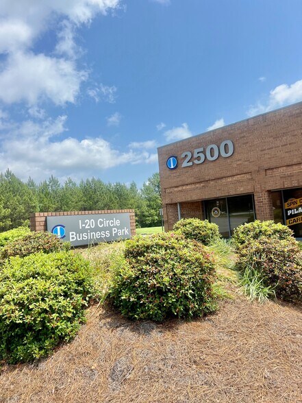 2500 Park Central Blvd, Decatur, GA à louer - Photo du bâtiment - Image 3 de 11