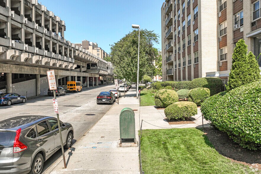 33 N Third Ave, Mount Vernon, NY à vendre - Photo du bâtiment - Image 3 de 5