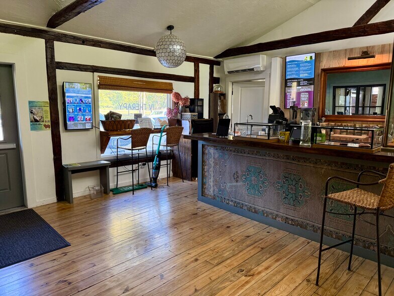 104 Mill Hill Rd, Woodstock, NY à vendre - Photo du bâtiment - Image 2 de 24