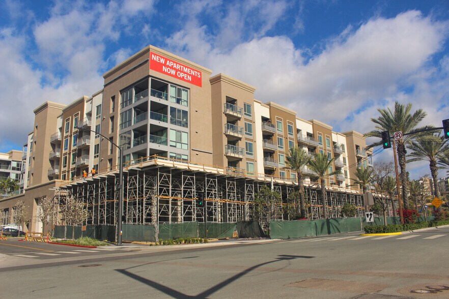 7995 Civita Blvd, San Diego, CA à louer - Photo du bâtiment - Image 3 de 10
