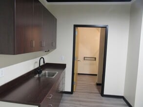 100 Lakeview Ave, Jamesburg, NJ à louer Photo intérieure- Image 2 de 4