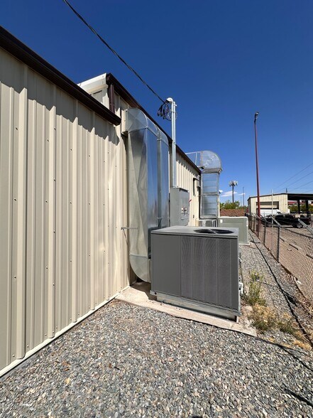 6119 Hanover Rd NW, Albuquerque, NM à vendre - Photo du bâtiment - Image 3 de 18