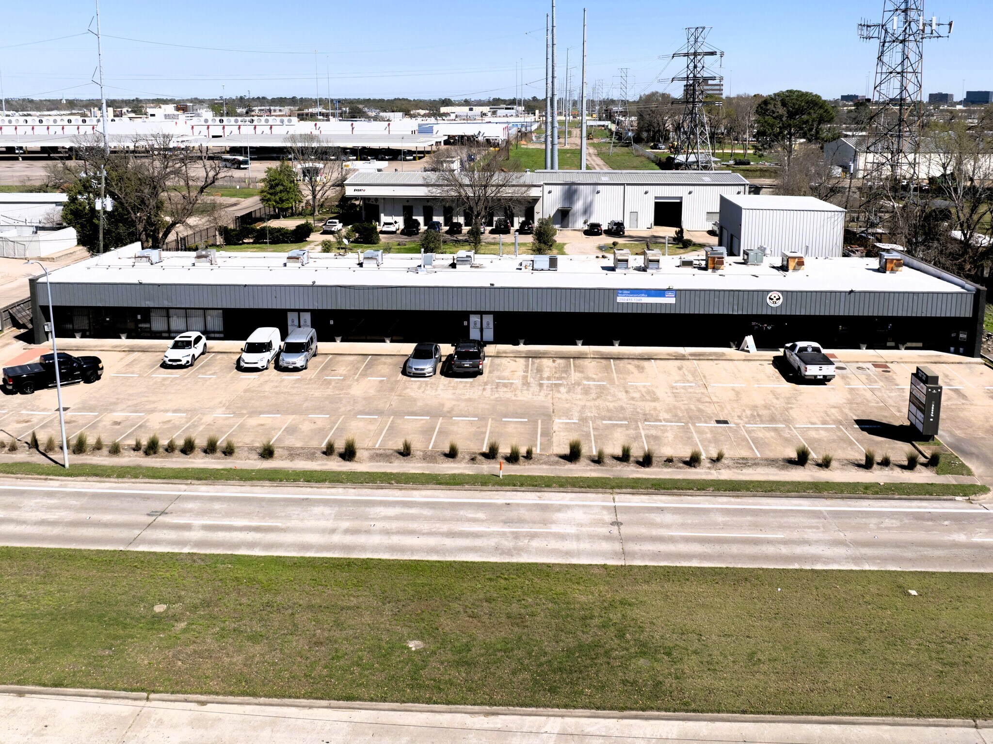 3030-3050 Antoine, Houston, TX à louer Photo du bâtiment- Image 1 de 6