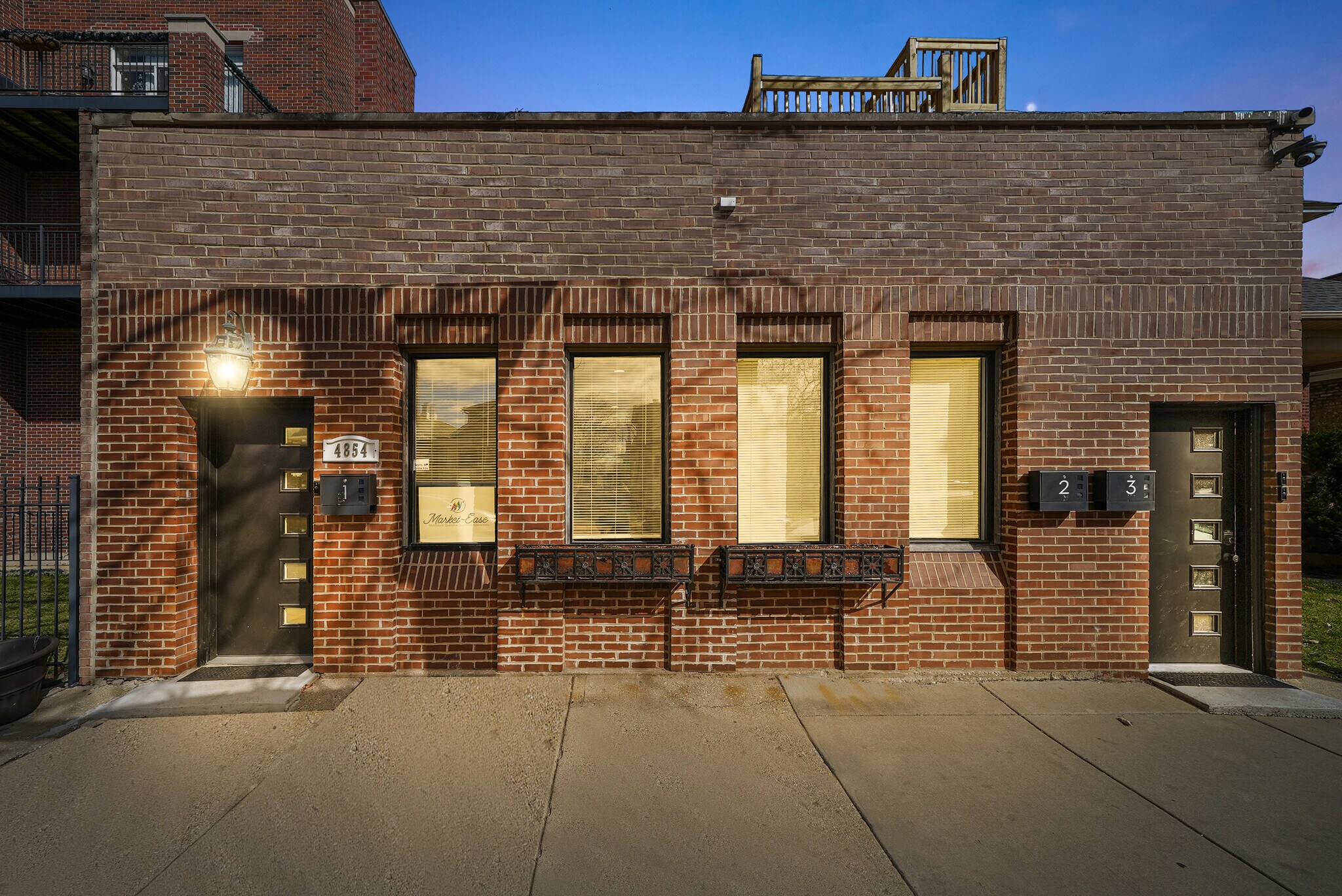 4854 W Addison St, Chicago, IL à vendre Photo du bâtiment- Image 1 de 1