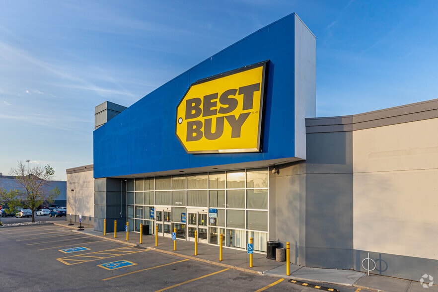 4250 137th Ave NW, Edmonton, AB for sale - Primary Photo - Image 1 of 1