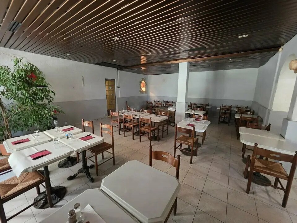 Retail in Saint-Laurent-du-Var for sale Building Photo- Image 1 of 4