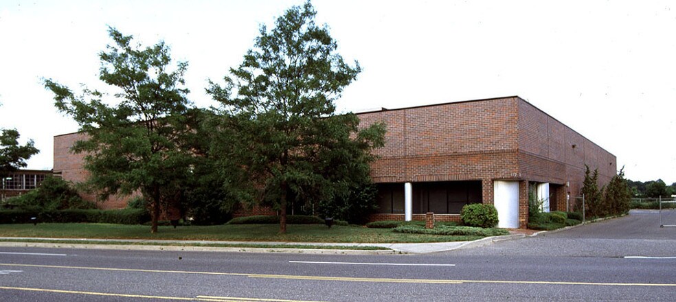 172 New Hwy, Amityville, NY à vendre - Photo principale - Image 1 de 1