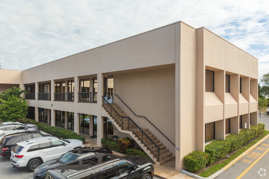 11382 Prosperity Farms Rd, Palm Beach Gardens, FL à louer - Photo du bâtiment - Image 2 de 8