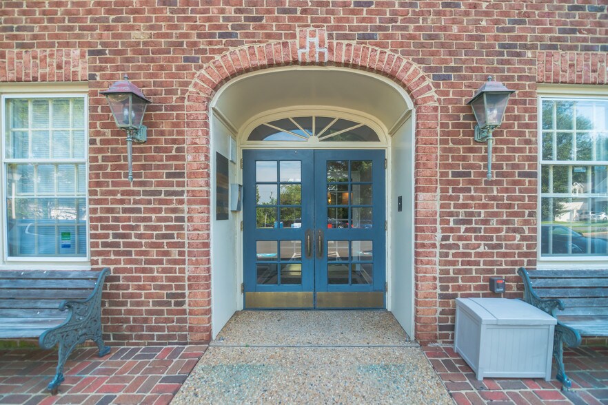 410 Pine St SE, Vienna, VA à louer - Photo du bâtiment - Image 2 de 7