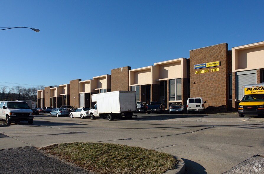 10797-10811 Tucker St, Beltsville, MD à louer - Photo du bâtiment - Image 2 de 6