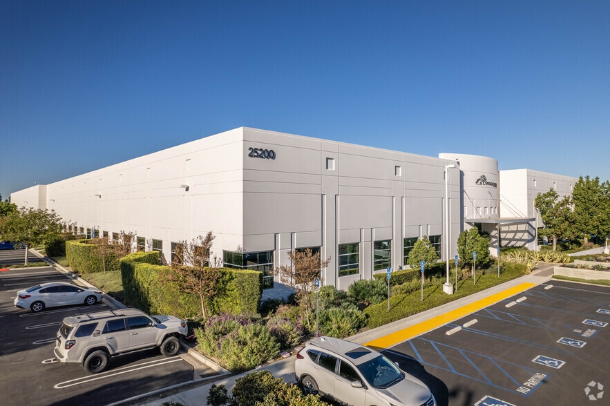 25200 Commercentre Dr, Lake Forest, CA for lease - Primary Photo - Image 1 of 6