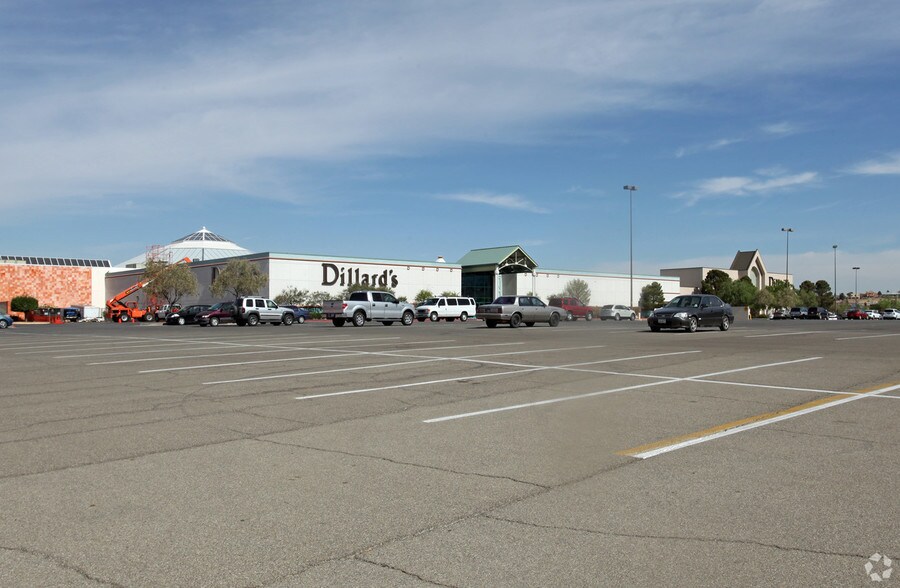 750 Sunland Park Dr, El Paso, TX à louer - Photo du bâtiment - Image 2 de 8