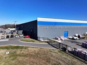 565 Royal Pky, Nashville, TN à louer Photo du bâtiment- Image 2 de 9