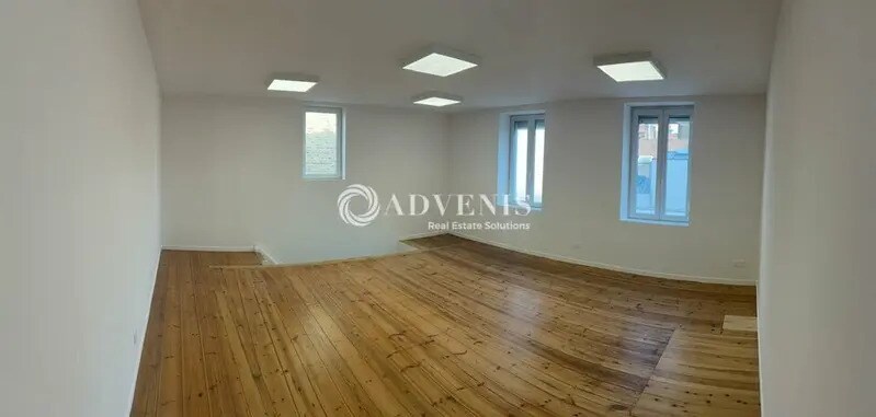 Office in La Madeleine for sale - Interior Photo - Image 2 of 7