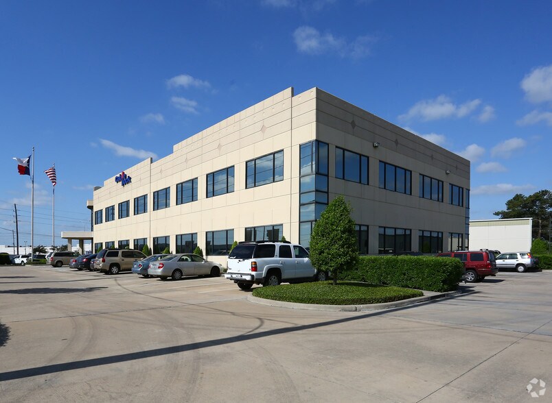 8400 N Sam Houston Pky W, Houston, TX à louer - Photo du bâtiment - Image 3 de 12