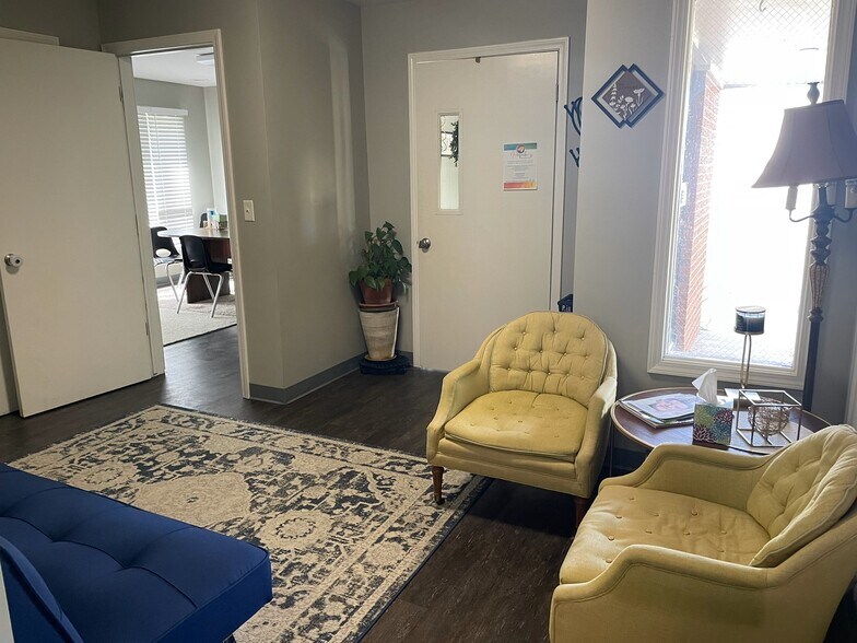 1114 E Chippewa St, Mount Pleasant, MI for sale - Interior Photo - Image 2 of 12