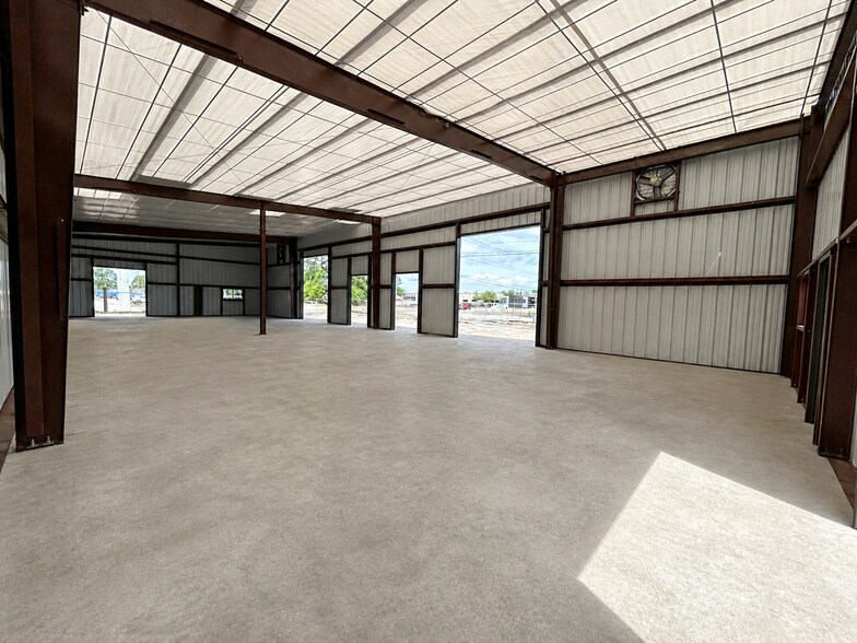 8000 Grow Dr, Pensacola, FL à louer - Photo du bâtiment - Image 2 de 9