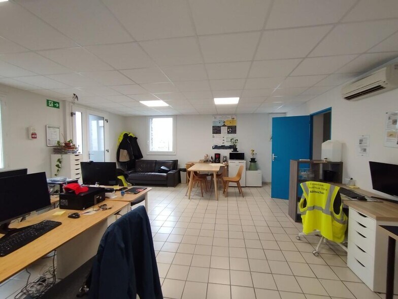 Flex in Muret for lease - Interior Photo - Image 3 of 4