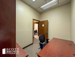 225 W Hickory St, Denton, TX for lease Interior Photo- Image 2 of 6