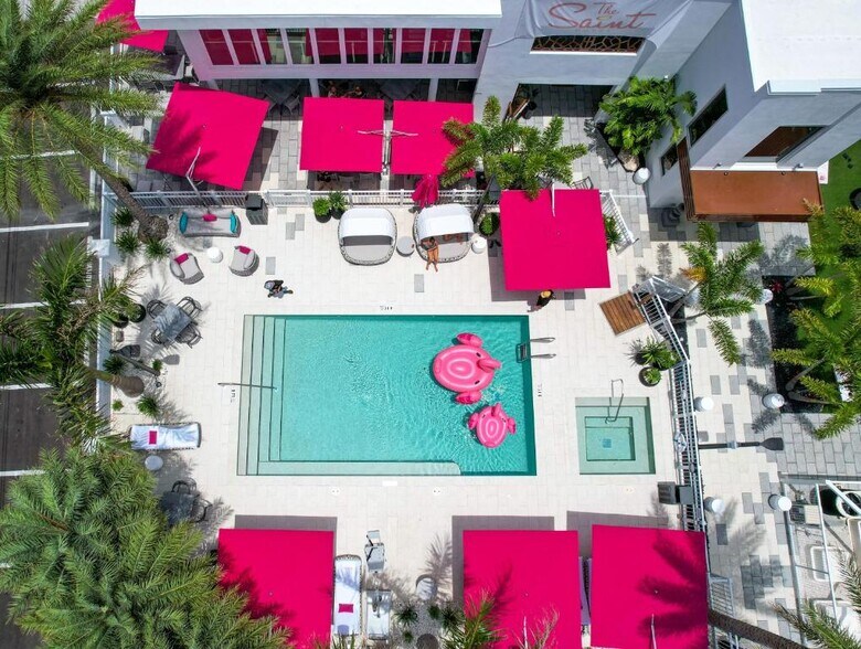 7201 Sunset Way, Saint Pete Beach, FL à vendre - Photo du bâtiment - Image 3 de 19