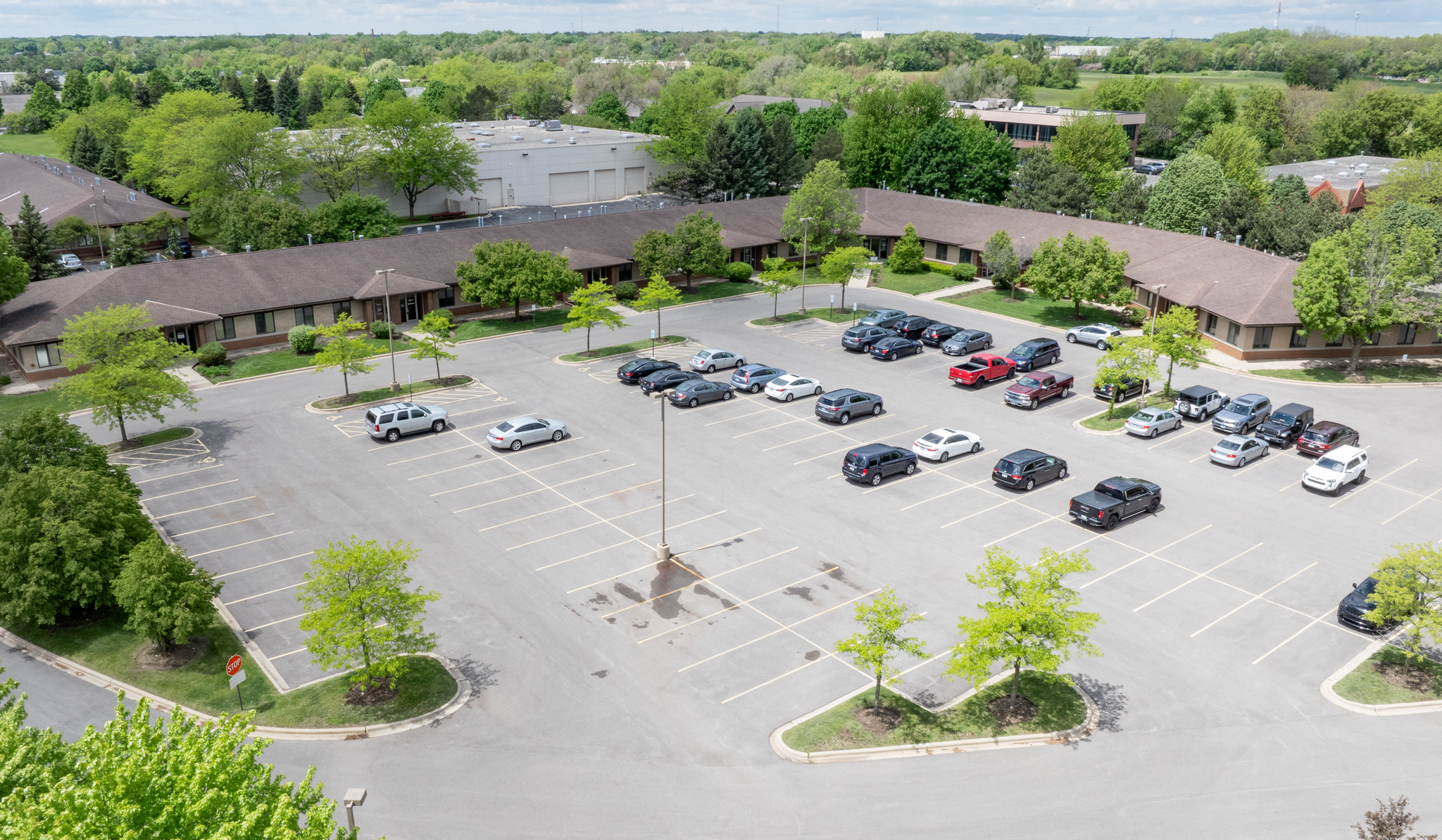 390 Congress Pky, Crystal Lake, IL for lease Building Photo- Image 1 of 20