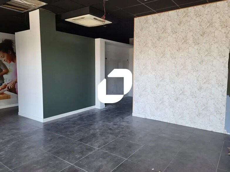 Retail in Mérignac for lease - Interior Photo - Image 2 of 8