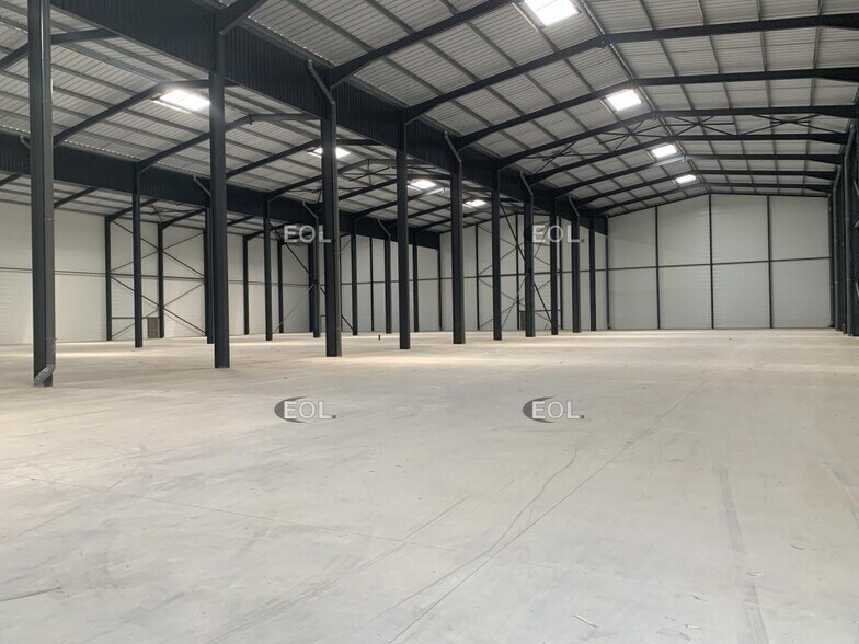 Industrial in Tarascon for lease - Interior Photo - Image 1 of 5
