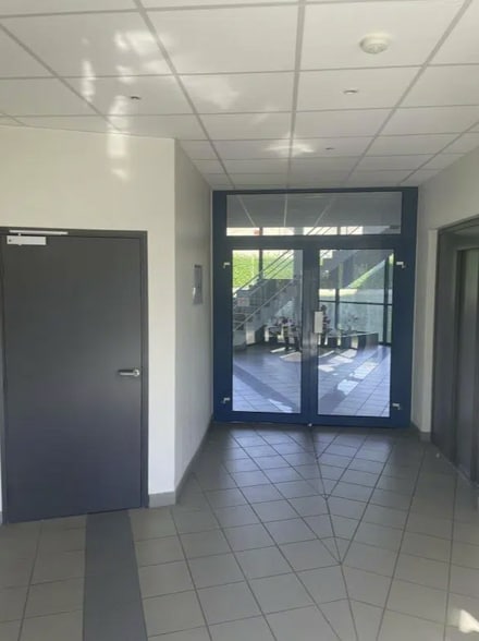 Office in Écully for lease - Interior Photo - Image 3 of 8