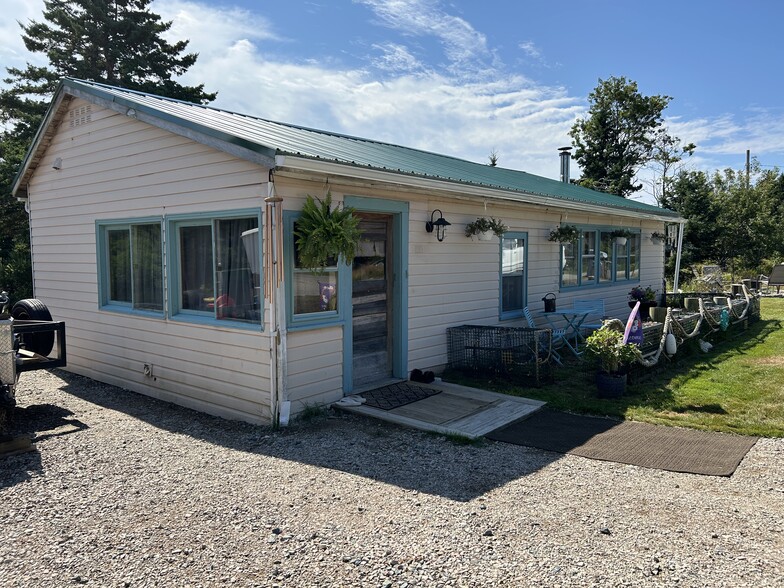 306 Minturn Rd, Swans Island, ME for sale - Primary Photo - Image 1 of 16