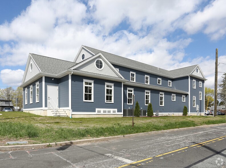 49 Boston Post Rd, Waterford, CT à louer - Photo du bâtiment - Image 2 de 11