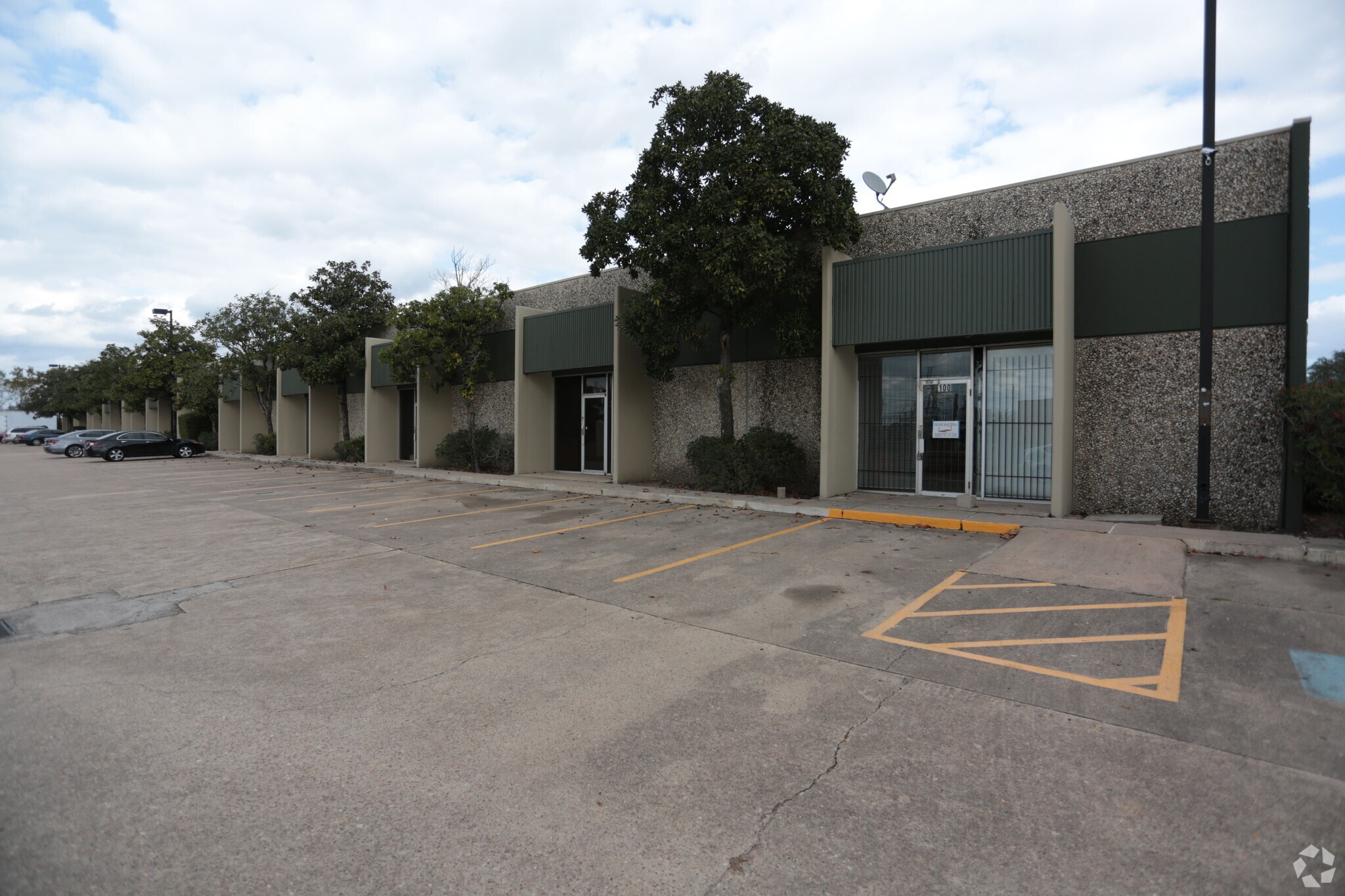 4350-4400 Town Plaza Dr, Houston, TX for lease Primary Photo- Image 1 of 10