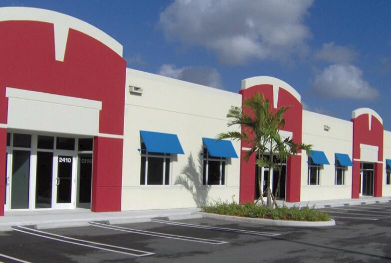 2400-2420 NW 87th Pl, Doral, FL à louer - Photo du bâtiment - Image 3 de 6