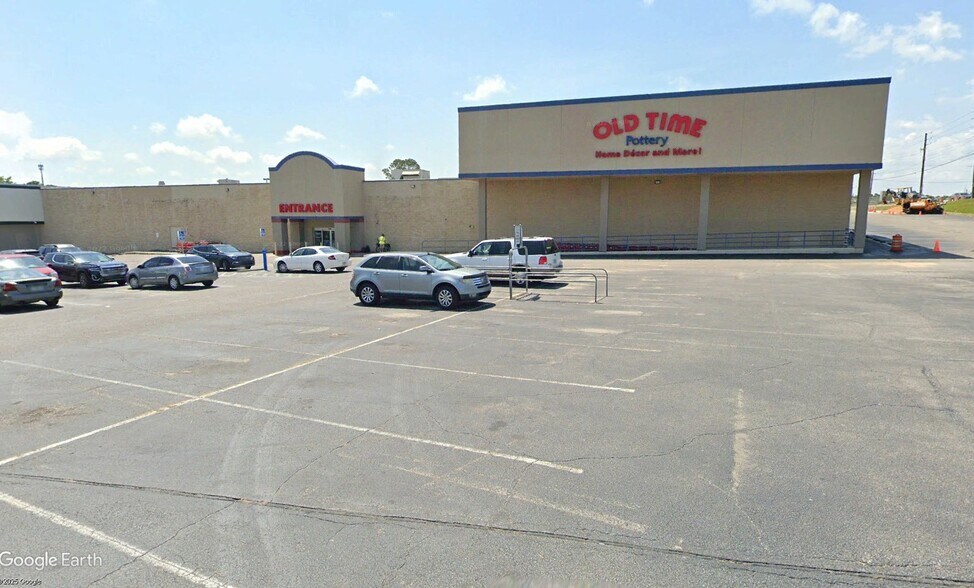 5065 N 9th Ave, Pensacola, FL à louer - Photo du bâtiment - Image 1 de 2