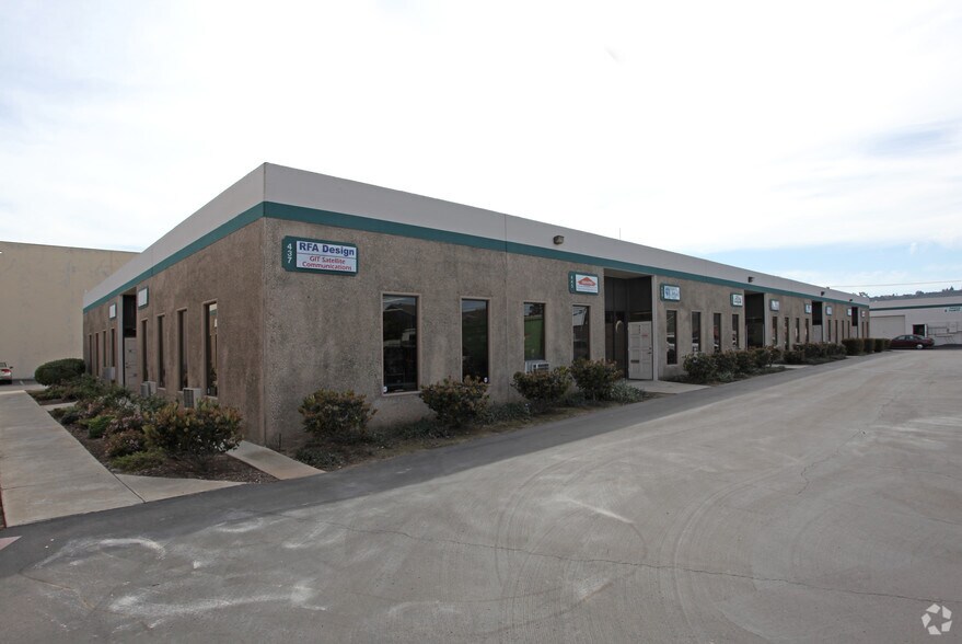433-473 Vernon Way, El Cajon, CA à louer - Photo du bâtiment - Image 3 de 8