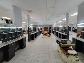 8438 Old Hickory Trl, Dallas, TX for lease Interior Photo- Image 2 of 2