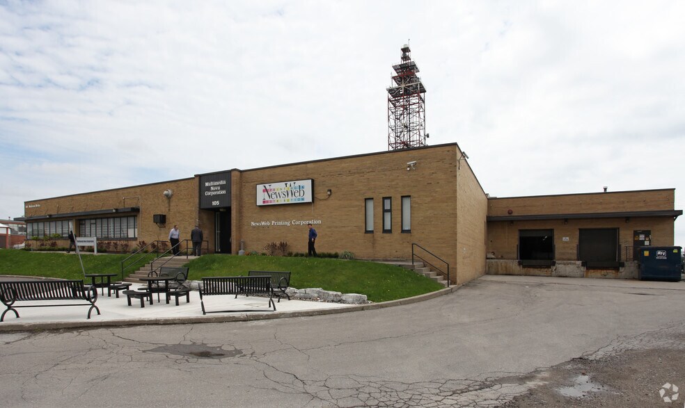 105 Wingold Ave, Toronto, ON à louer - Photo du bâtiment - Image 2 de 5