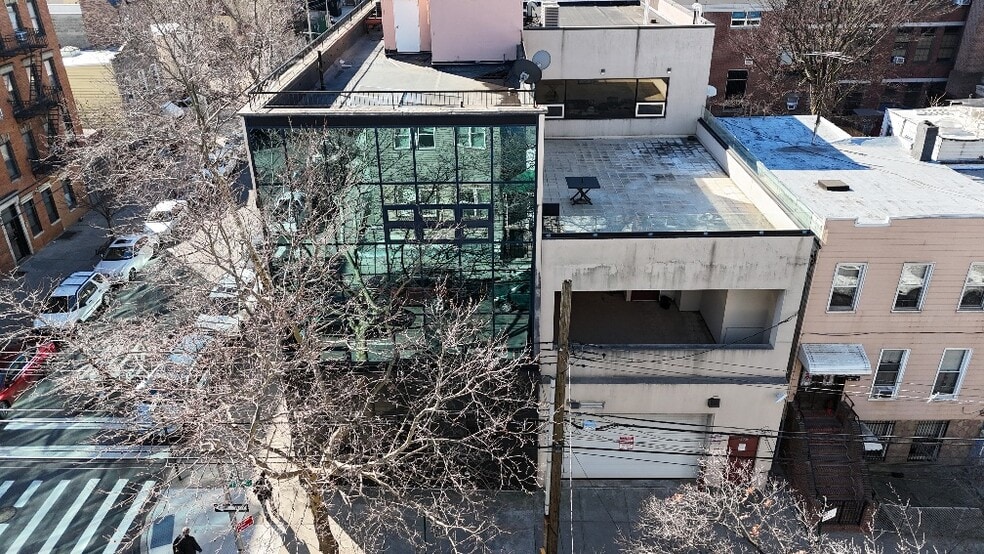 25-20 39th Ave, Long Island City, NY for sale - Building Photo - Image 2 of 8