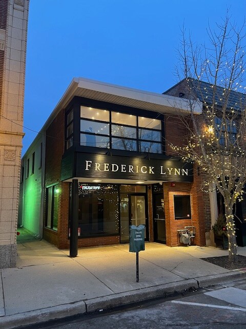 33 E 1st St, Hinsdale, IL à louer Photo principale- Image 1 de 5