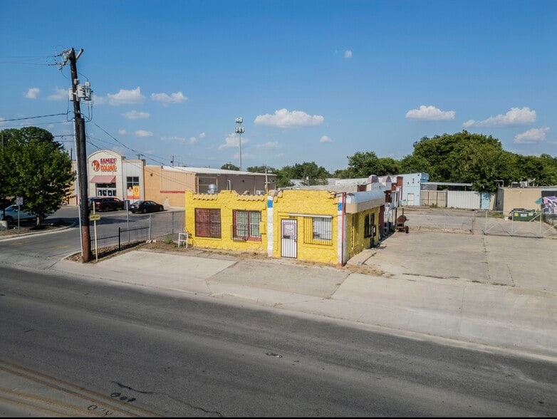 S Zarzamora Commercial Portfolio Sale portfolio of 2 properties for sale on LoopNet.ca - Building Photo - Image 3 of 22