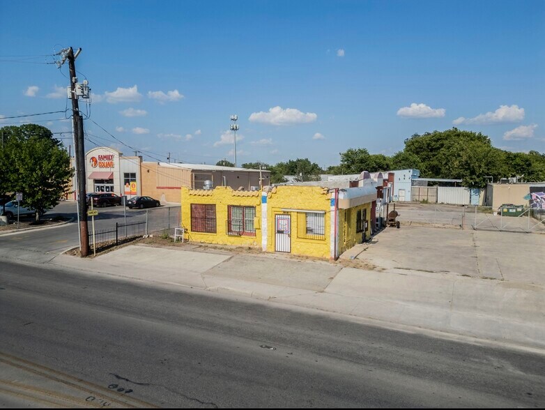 S Zarzamora Commercial Portfolio Sale portefeuille de 2 propriétés à vendre sur LoopNet.ca - Photo du bâtiment - Image 3 de 22