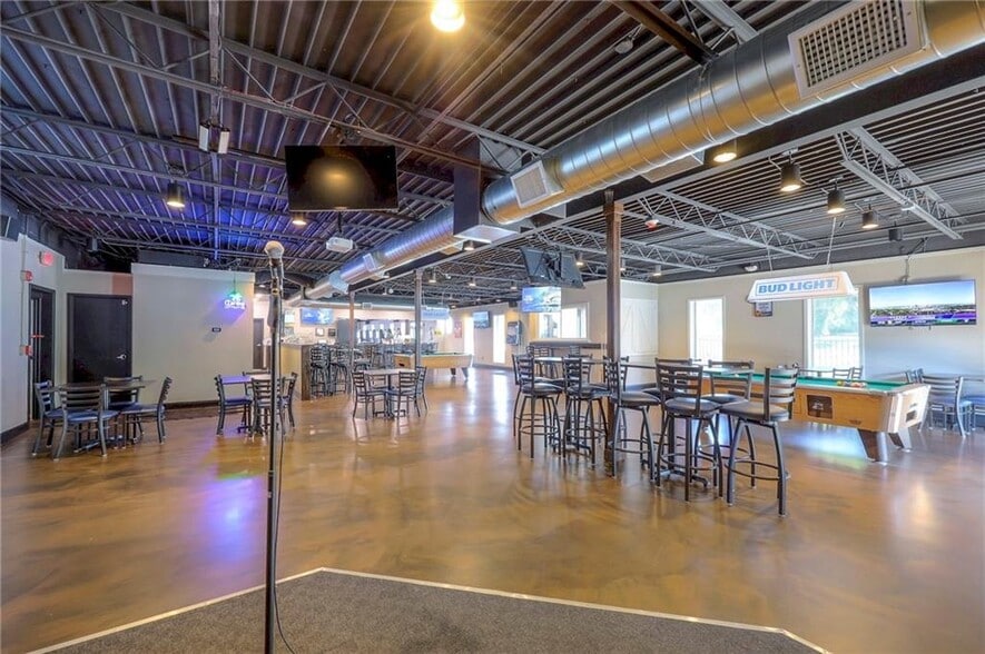 4545 N Brighton Ave, Kansas City, MO à vendre - Photo intérieure - Image 3 de 32