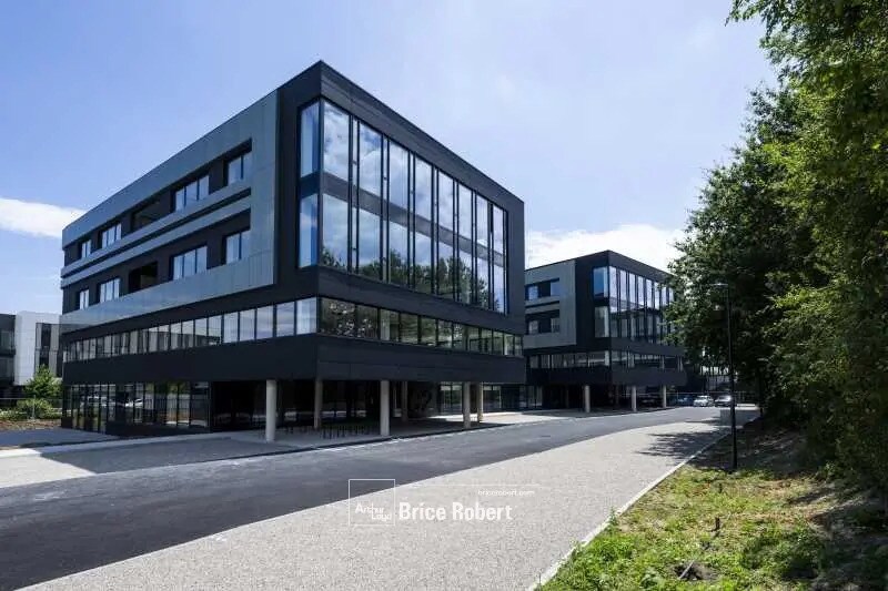 Office in Limonest for lease - Building Photo - Image 2 of 25