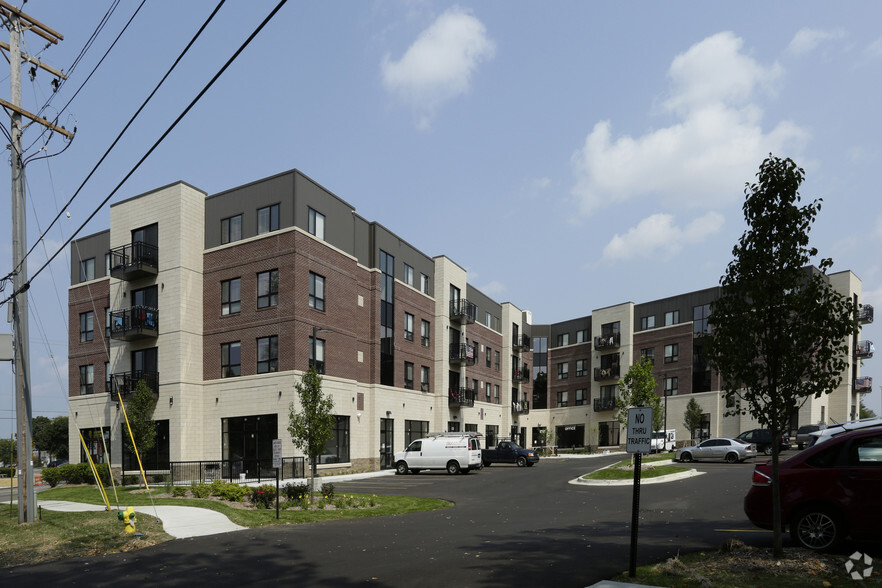 2701 W Michigan Ave, Kalamazoo, MI for lease - Primary Photo - Image 1 of 10