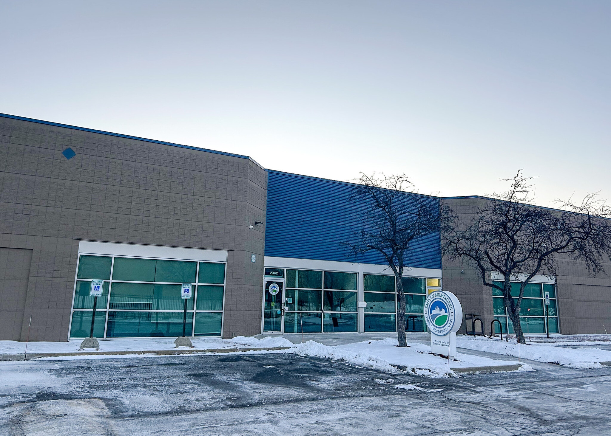 2328-2360 N 27th St, Milwaukee, WI à louer Photo du bâtiment- Image 1 de 30